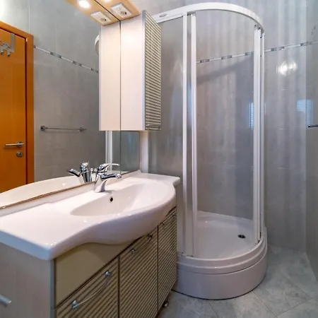 Vila Grubelic House *