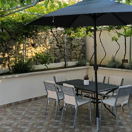 Private Detached House-2 Bedroom&3 Bathroom With Relaxing Garden Terrace-grubelic House Villa Palit