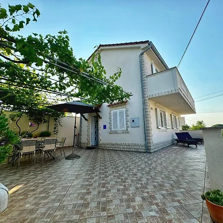 Vila Grubelic House *