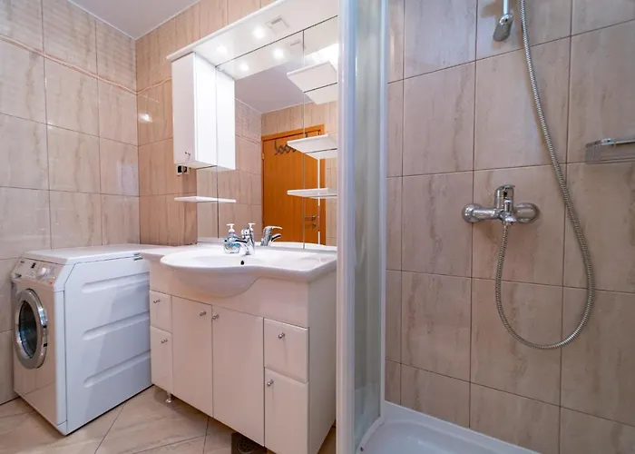 Private Detached House-2 Bedroom&3 Bathroom With Relaxing Garden Terrace-grubelic House *