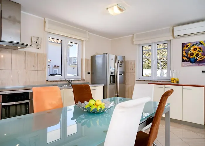 Private Detached House-2 Bedroom&3 Bathroom With Relaxing Garden Terrace-grubelic House Βίλα