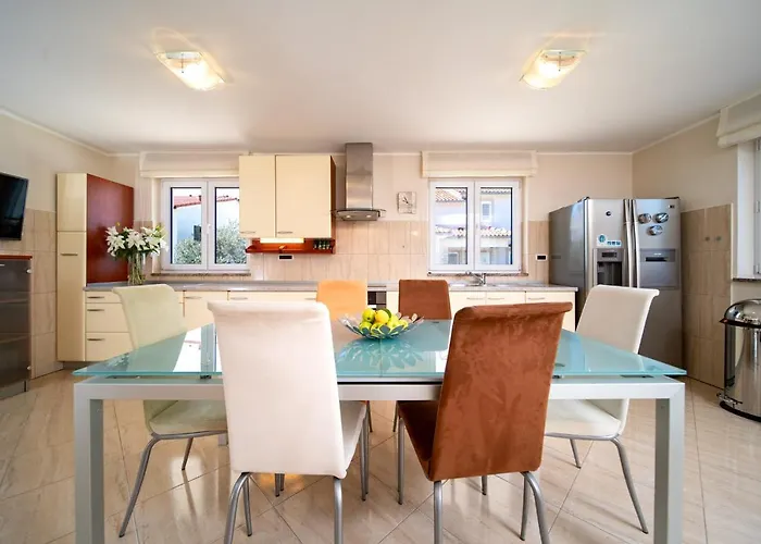 Βίλα Private Detached House-2 Bedroom&3 Bathroom With Relaxing Garden Terrace-grubelic House