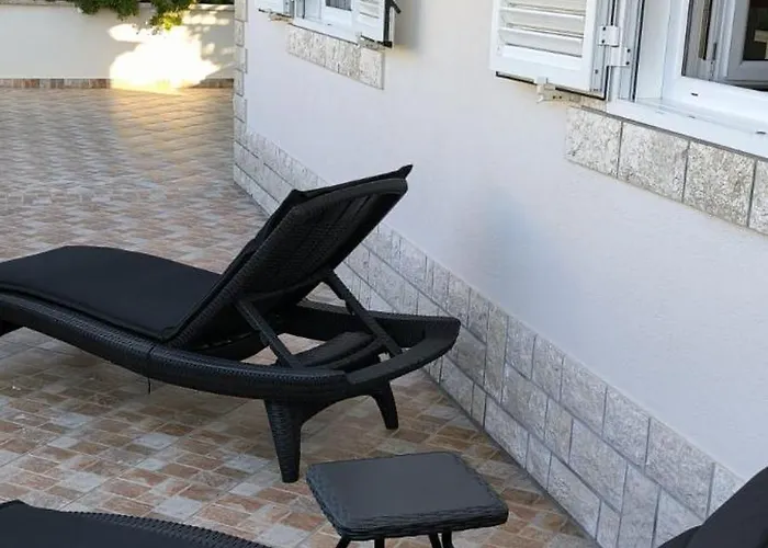 Private Detached House-2 Bedroom&3 Bathroom With Relaxing Garden Terrace-grubelic House Palit
