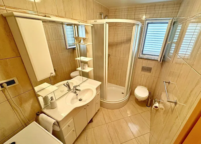 Private Detached House-2 Bedroom&3 Bathroom With Relaxing Garden Terrace-grubelic House *