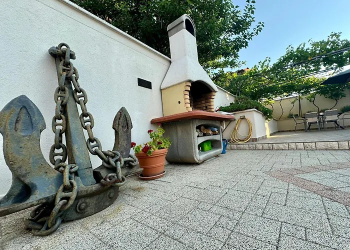Βίλα Private Detached House-2 Bedroom&3 Bathroom With Relaxing Garden Terrace-grubelic House