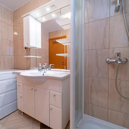 Private Detached House-2 Bedroom&3 Bathroom With Relaxing Garden Terrace-grubelic House *