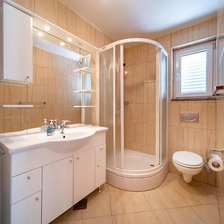 Private Detached House-2 Bedroom&3 Bathroom With Relaxing Garden Terrace-grubelic House *