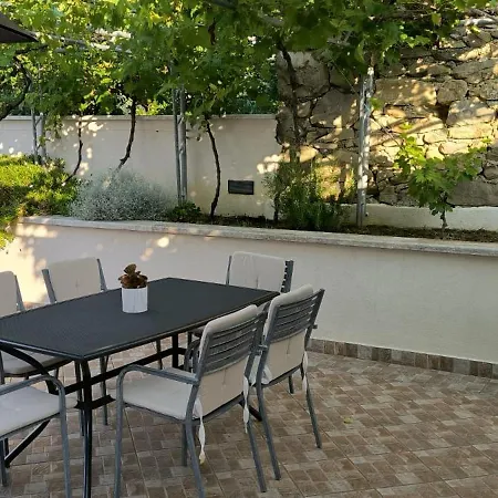 Private Detached House-2 Bedroom&3 Bathroom With Relaxing Garden Terrace-grubelic House Palit