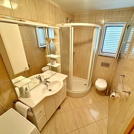 Private Detached House-2 Bedroom&3 Bathroom With Relaxing Garden Terrace-grubelic House *