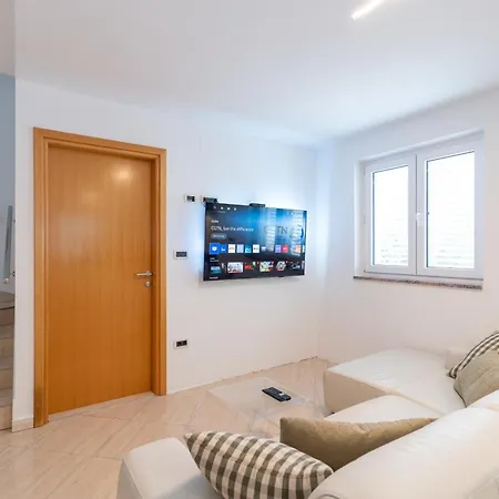 Βίλα Private Detached House-2 Bedroom&3 Bathroom With Relaxing Garden Terrace-grubelic House *
