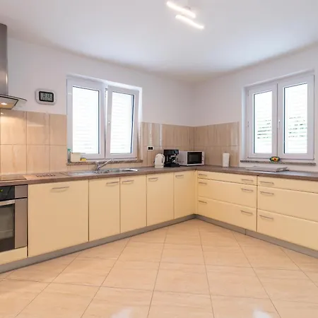 Private Detached House-2 Bedroom&3 Bathroom With Relaxing Garden Terrace-grubelic House * Palit