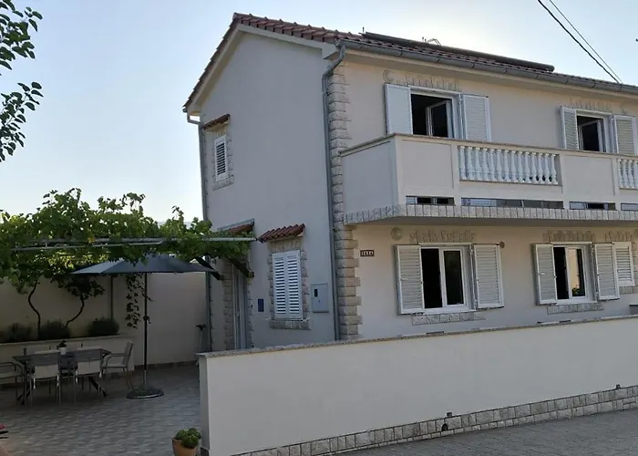 Private Detached House-2 Bedroom&3 Bathroom With Relaxing Garden Terrace-grubelic House فيلة