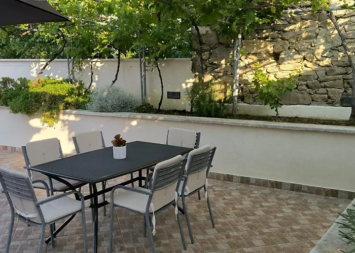 Private Detached House-2 Bedroom&3 Bathroom With Relaxing Garden Terrace-grubelic House Palit