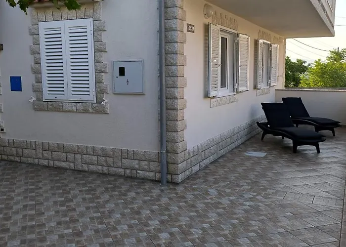 Private Detached House-2 Bedroom&3 Bathroom With Relaxing Garden Terrace-grubelic House فيلة